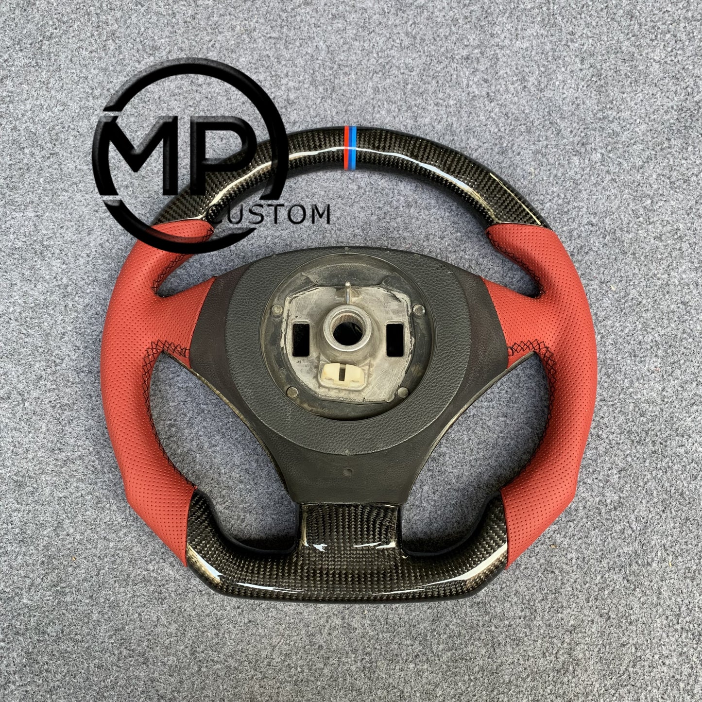 MPCUSTOM Fit For 2004 BMW E60 530i/E60 carbon fiber steering wheel red perforated leather BMW three-color center line