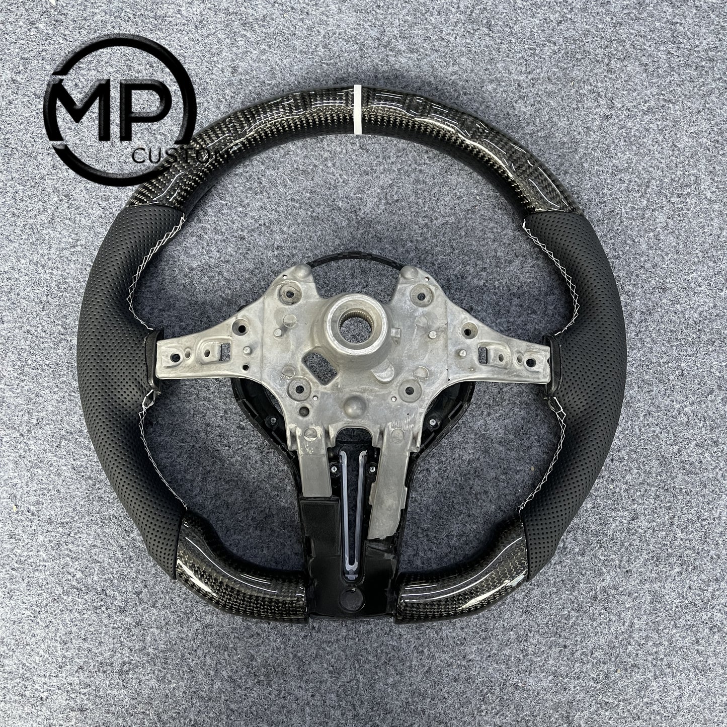 MPCUSTOM Fit For BMW M Sport F30 F31 F34 F10 F11 F07 / F12 F13 F06 X3 F25 X4 F26 X5 F15 M50d X6 F16 M50d F20 F21 M135i M140i F45 F46 F22 F23 M235i M240i F32 F33 F36 X1 F48 X2 F39 carbon fiber steering wheel black perforated leather white center line