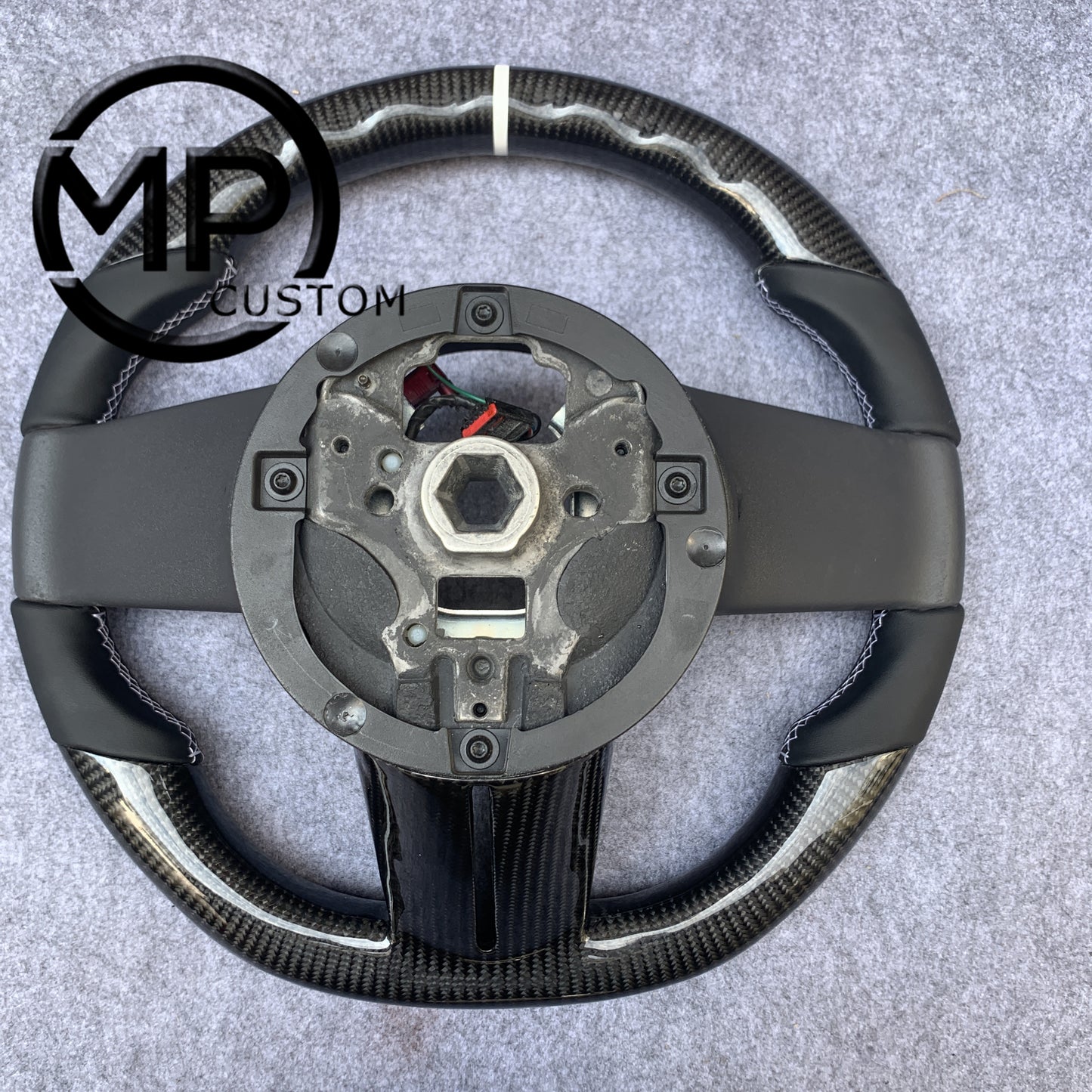 MPCUSTOM Fit For Ford mustang 2005-2009 carbon fiber steering wheel black smooth leather white center line