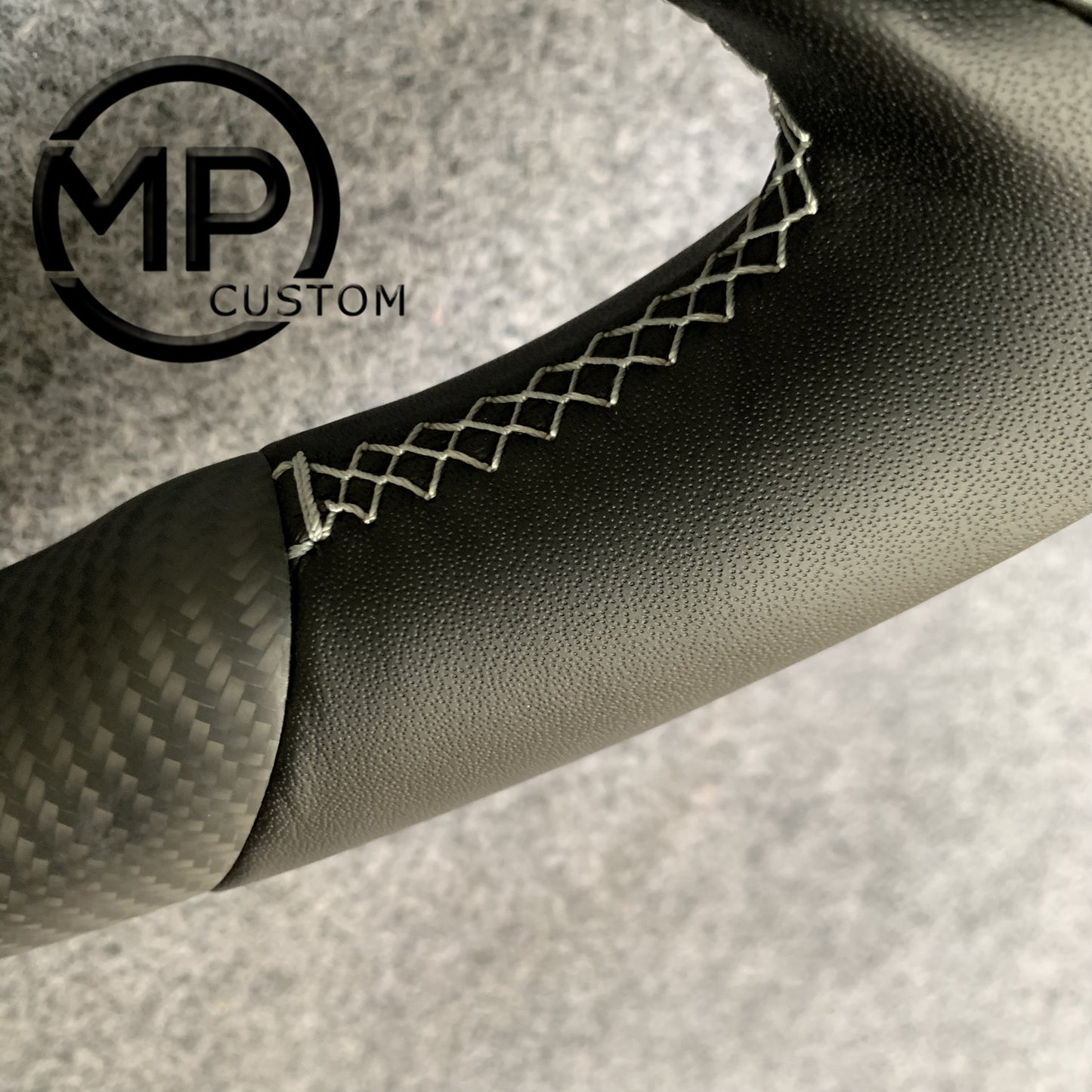MPCUSTOM Fit For Ford mustang SHELBY GT350R 2018-2023 EcoBoost/GENUINE2018-2021 carbon fiber steering wheel black smooth leather white center line
