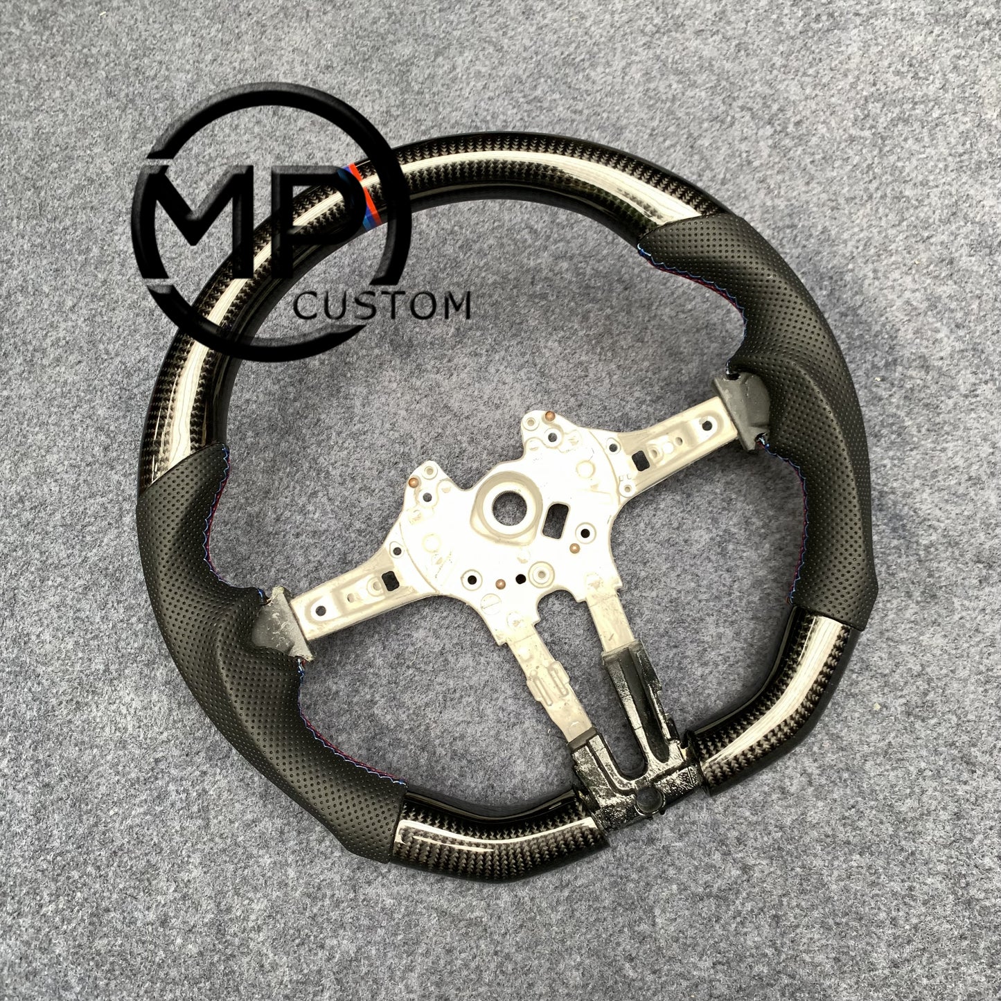 MPCUSTOM Fit For BMW BMW M2 F87 M3 F80 M4 F82 F83 M5 F10 M6 F06 F12 F13 X5 M F85 X6 M F86 carbon fiber steering wheel black perforated leather BMW three-color center line