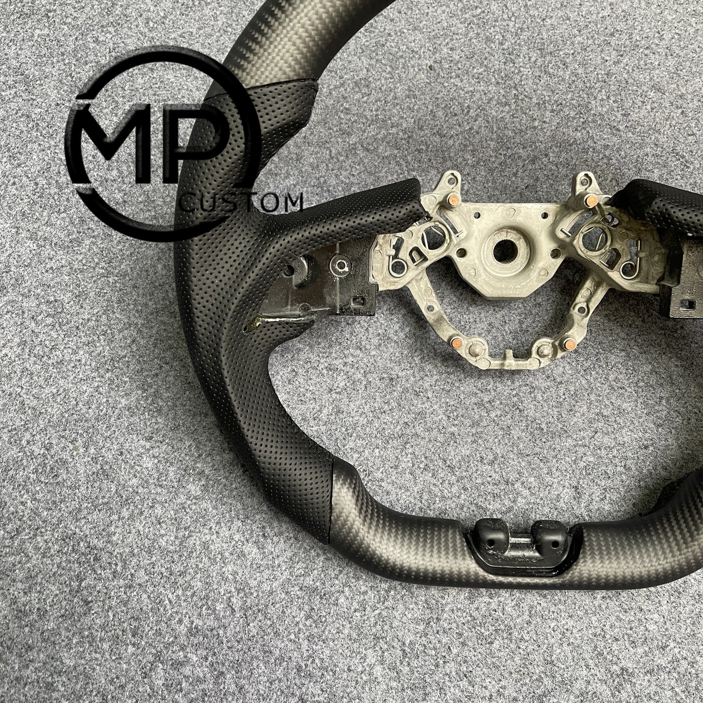 MPCUSTOM Fit For NISSAN GTR R35 2017-2024 matte carbon fiber steering wheel black perforated leather black line）