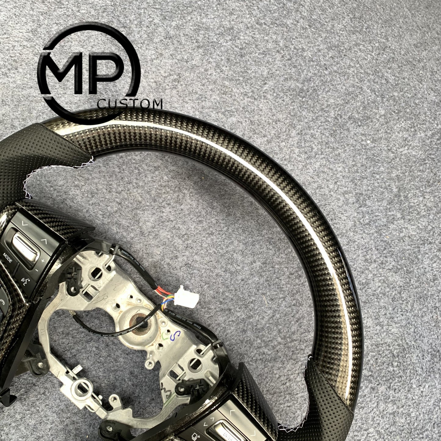 MPCUSTOM Fit For Toyota 2008 Land Cruiser Prado 120 carbon fiber steering wheel black perforated leather