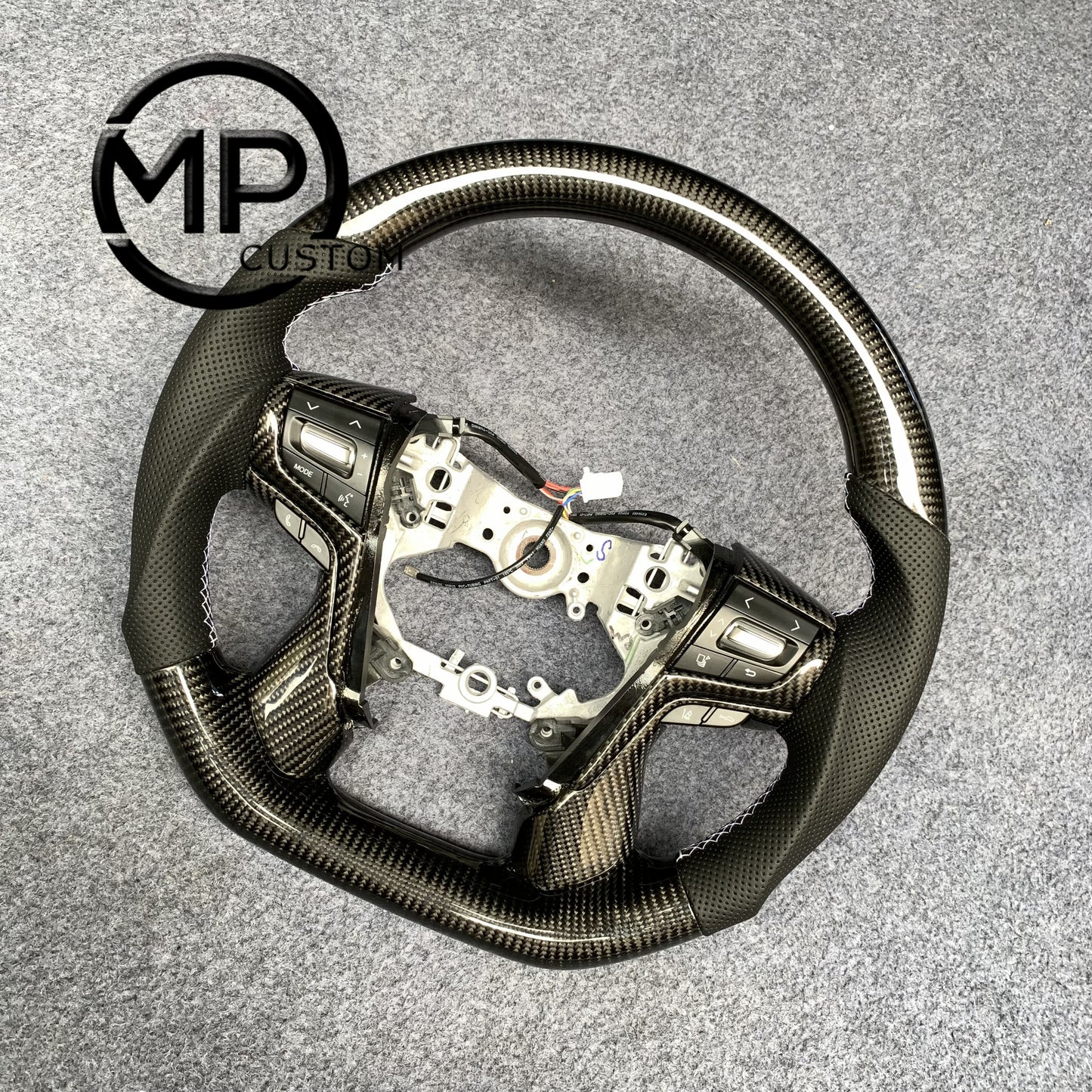 MPCUSTOM Fit For Toyota 2008 Land Cruiser Prado 120 carbon fiber steering wheel black perforated leather