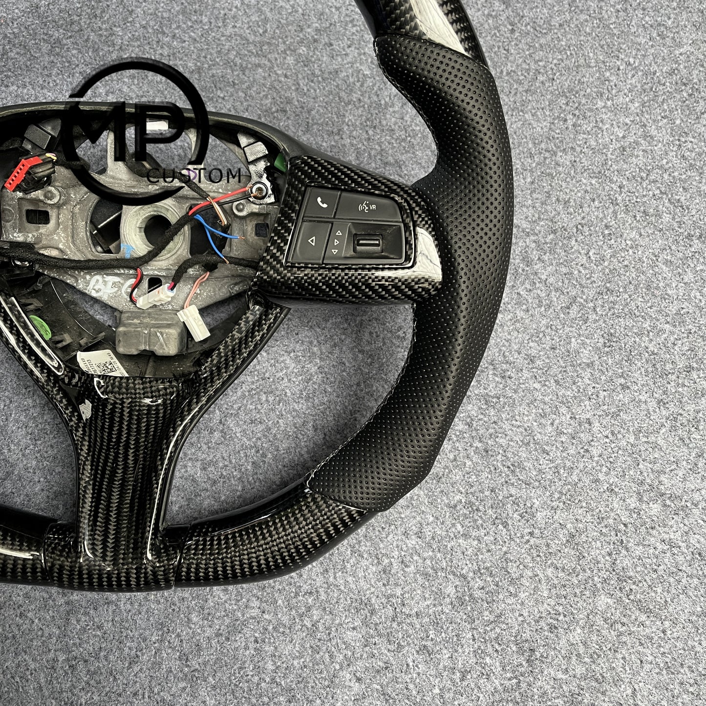 MPCUSTOM Fit For Maserati levante 2017-2024/Quattroporte 2014~2023/Ghibli 2014~2023 carbon fiber steering wheel black perforated leather Italian tricolor center line
