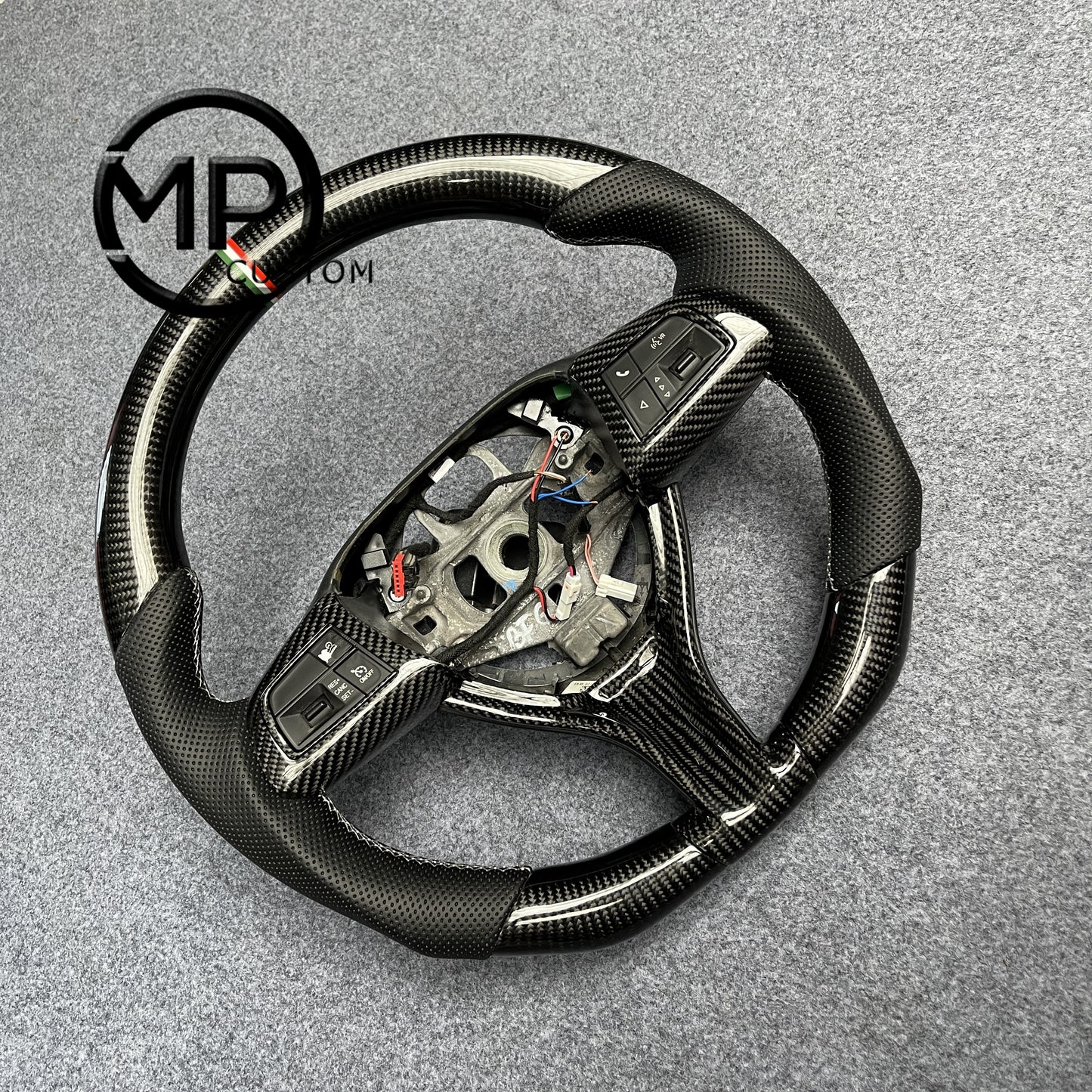 MPCUSTOM Fit For Maserati levante 2017-2024/Quattroporte 2014~2023/Ghibli 2014~2023 carbon fiber steering wheel black perforated leather Italian tricolor center line