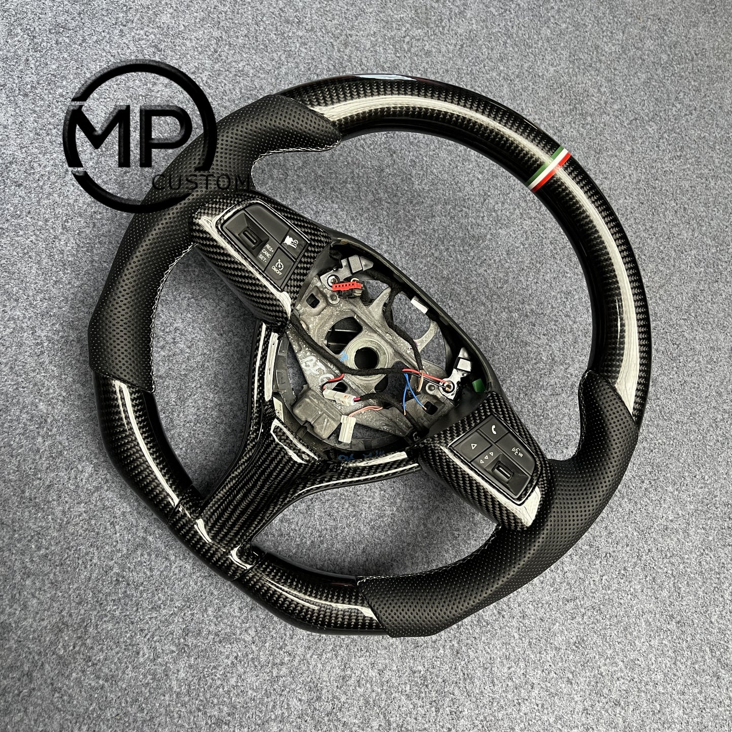 MPCUSTOM Fit For Maserati levante 2017-2024/Quattroporte 2014~2023/Ghibli 2014~2023 carbon fiber steering wheel black perforated leather Italian tricolor center line