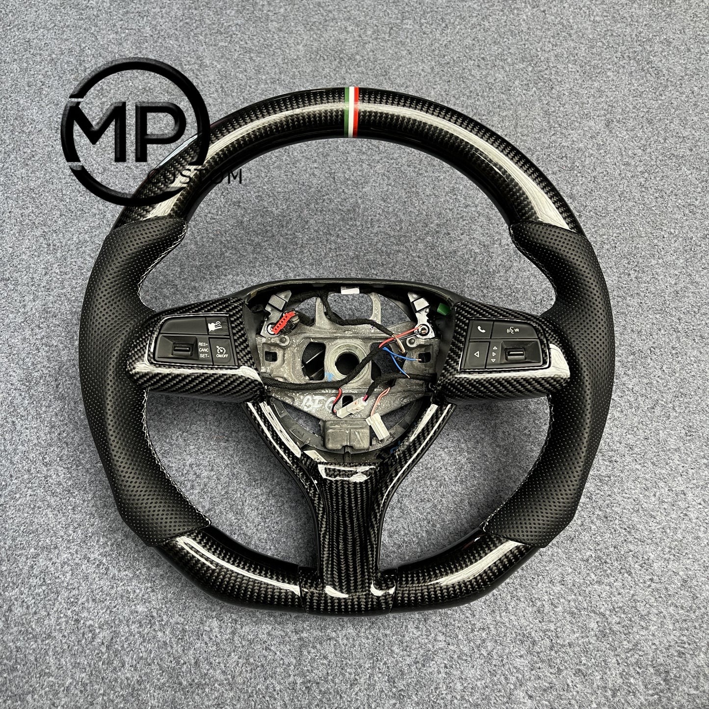 MPCUSTOM Fit For Maserati levante 2017-2024/Quattroporte 2014~2023/Ghibli 2014~2023 carbon fiber steering wheel black perforated leather Italian tricolor center line
