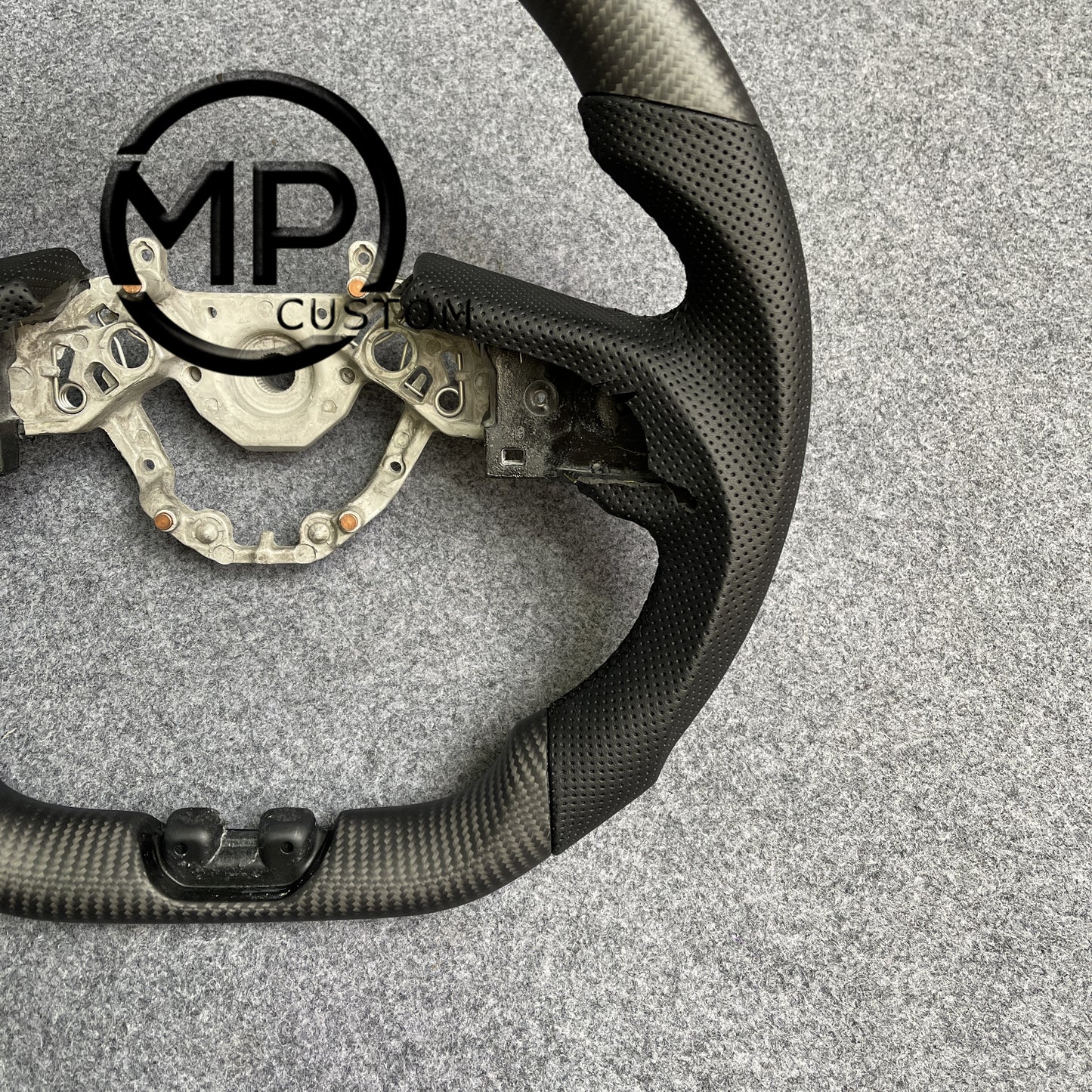 MPCUSTOM Fit For NISSAN GTR R35 2017-2024 matte carbon fiber steering wheel black perforated leather black line）