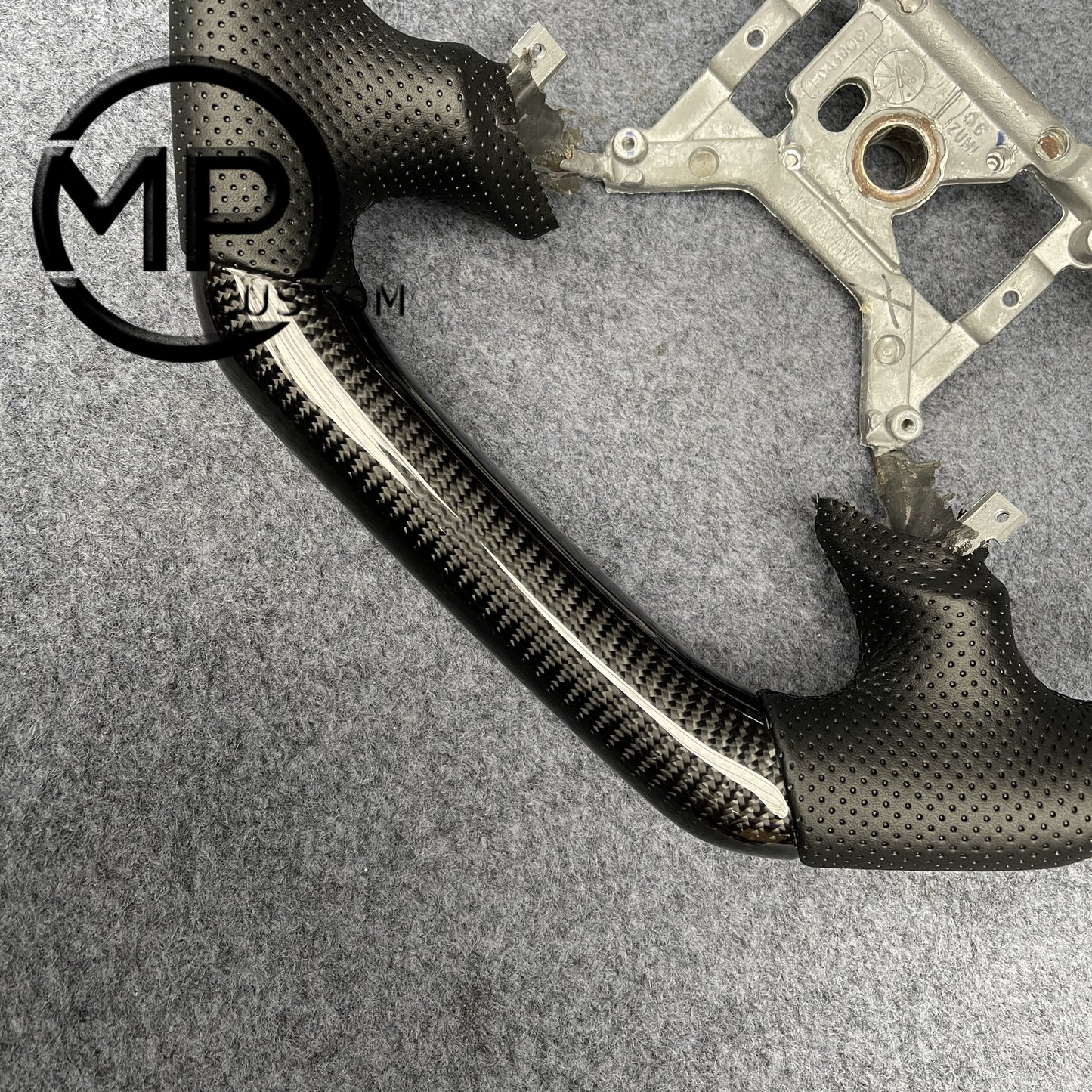 MPCUSTOM Fit For Ford mustang GT 1999-2004 carbon fiber steering wheel black perforated leather