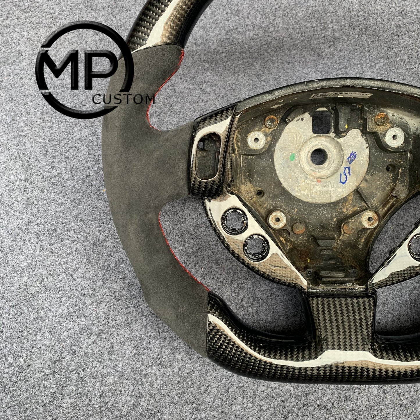 MPCUSTOM Fit For Maserati GT Granturismo Sport 2008-2019 Custom carbon fiber steering wheel gray Alcantara red center line