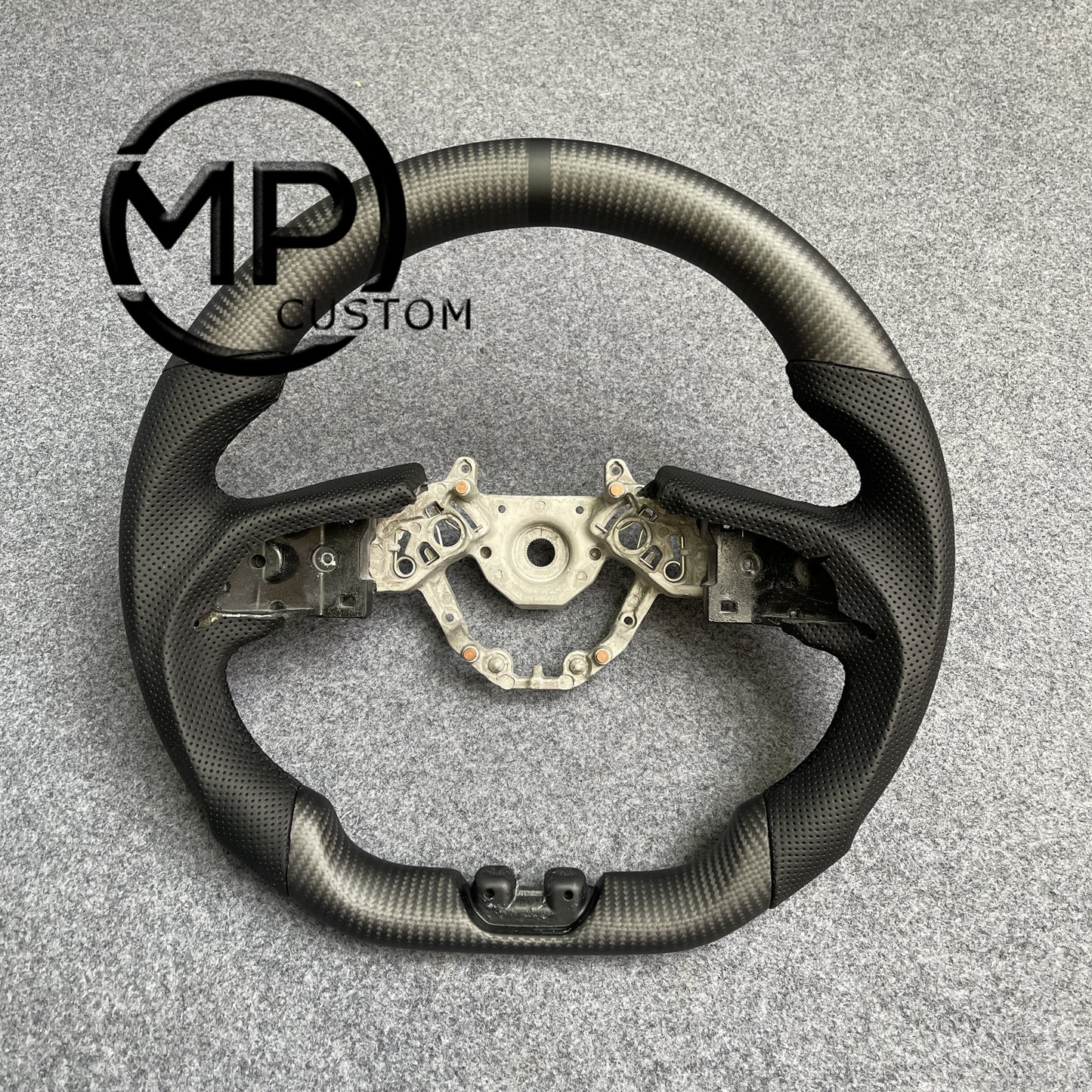 MPCUSTOM Fit For NISSAN GTR R35 2017-2024 matte carbon fiber steering wheel black perforated leather black line）