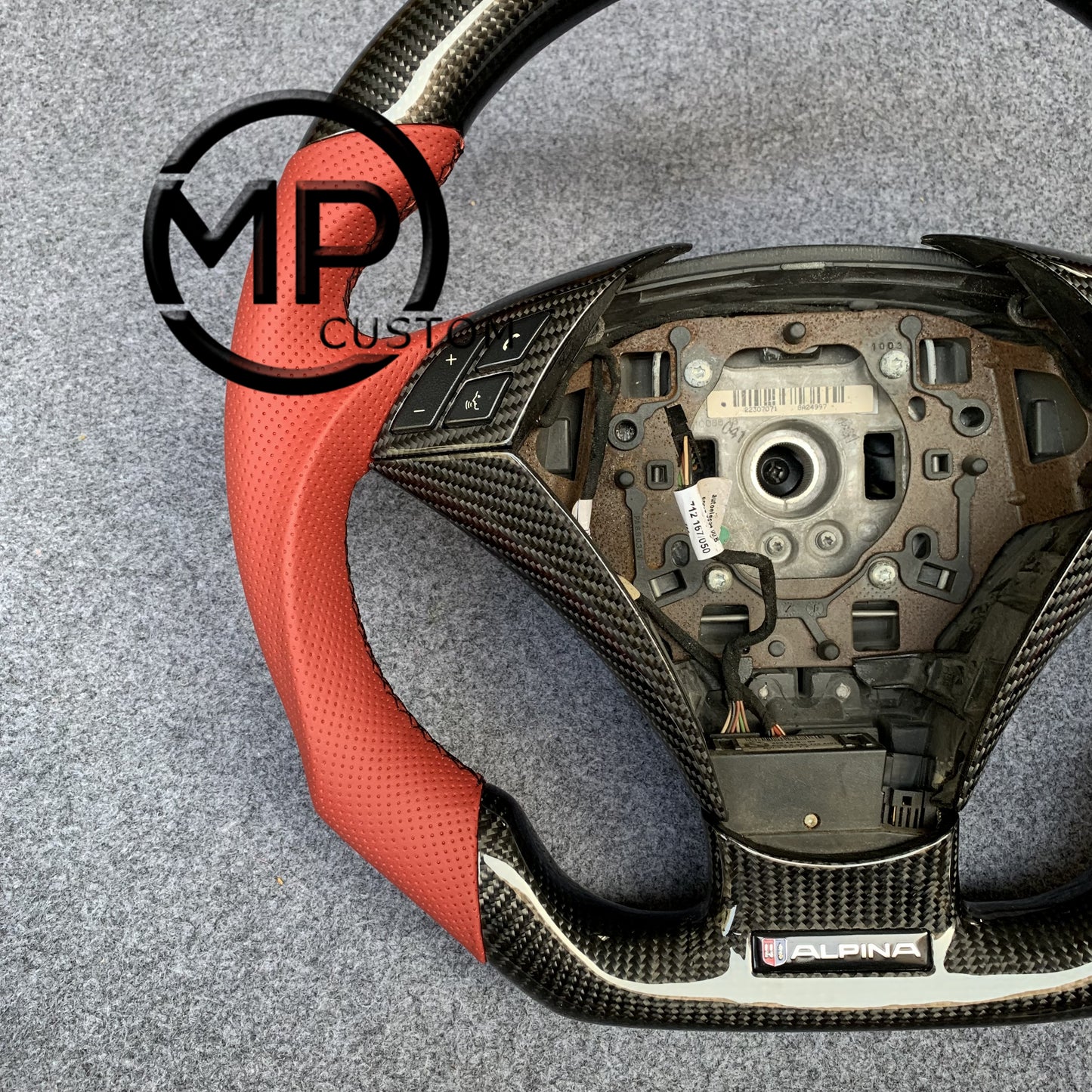 MPCUSTOM Fit For 2004 BMW E60 530i/E60  carbon fiber steering wheel red perforated leather BMW three-color center line