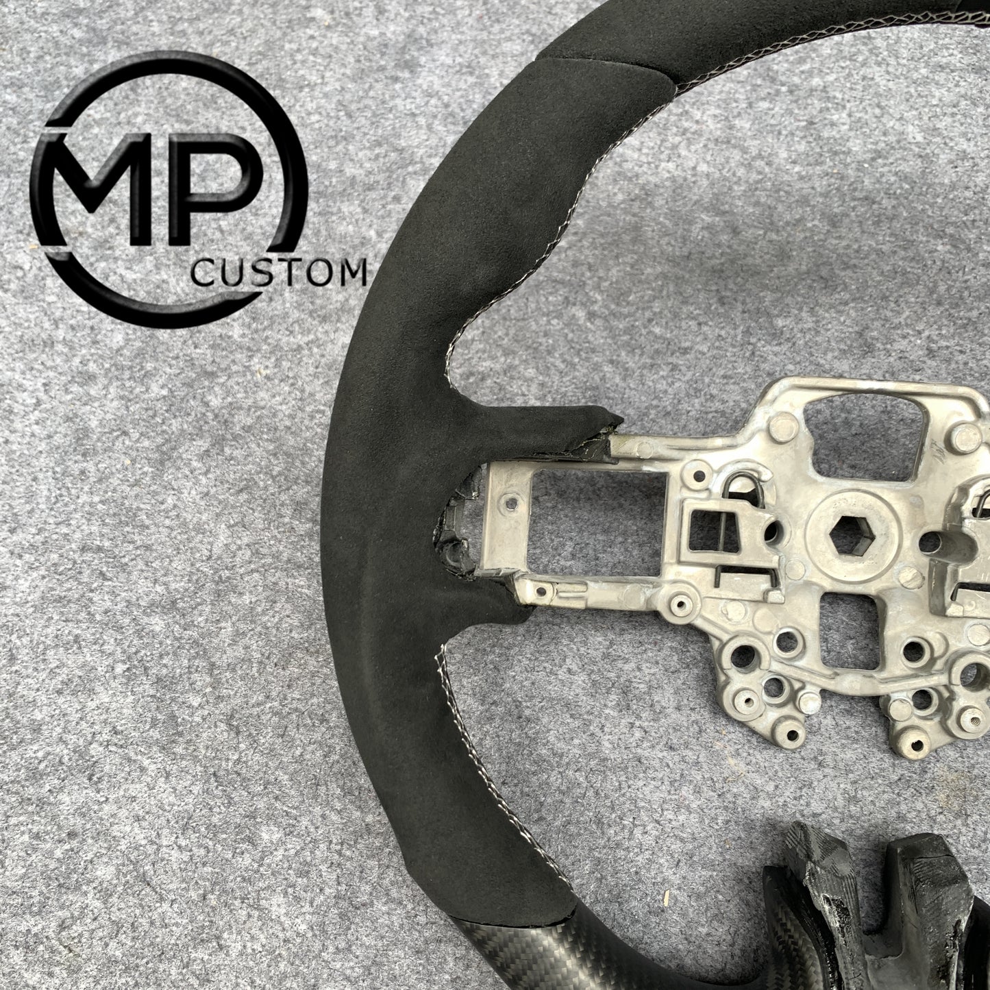 MPCUSTOM Fit For Ford mustang SHELBY GT350R 2018-2023 EcoBoost/GENUINE2018-2021 carbon fiber steering wheel black Alcantara black center line