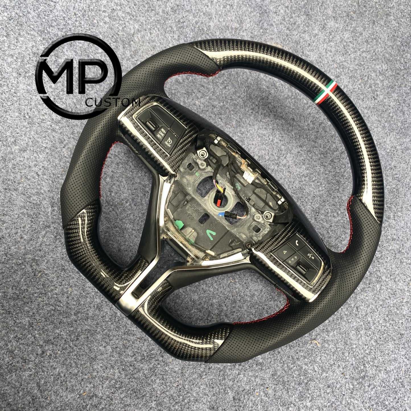 MPCUSTOM Fit For MASERATI GHIBLI M157 2014-2019/Quattroporte GTS 2013-2019 carbon fiber steering wheel black perforated leather Italian tricolor center line
