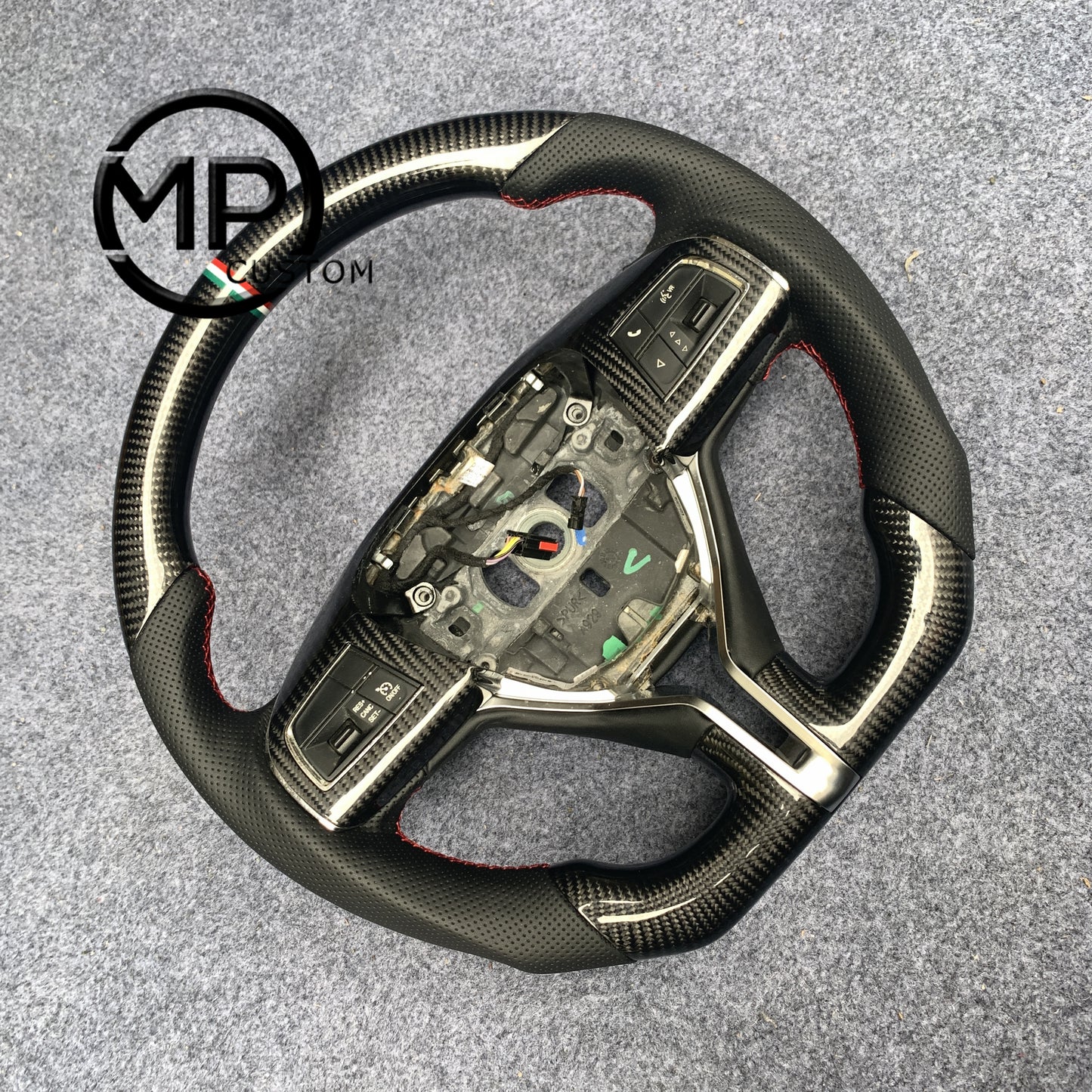 MPCUSTOM Fit For MASERATI GHIBLI M157 2014-2019/Quattroporte GTS 2013-2019 carbon fiber steering wheel black perforated leather Italian tricolor center line