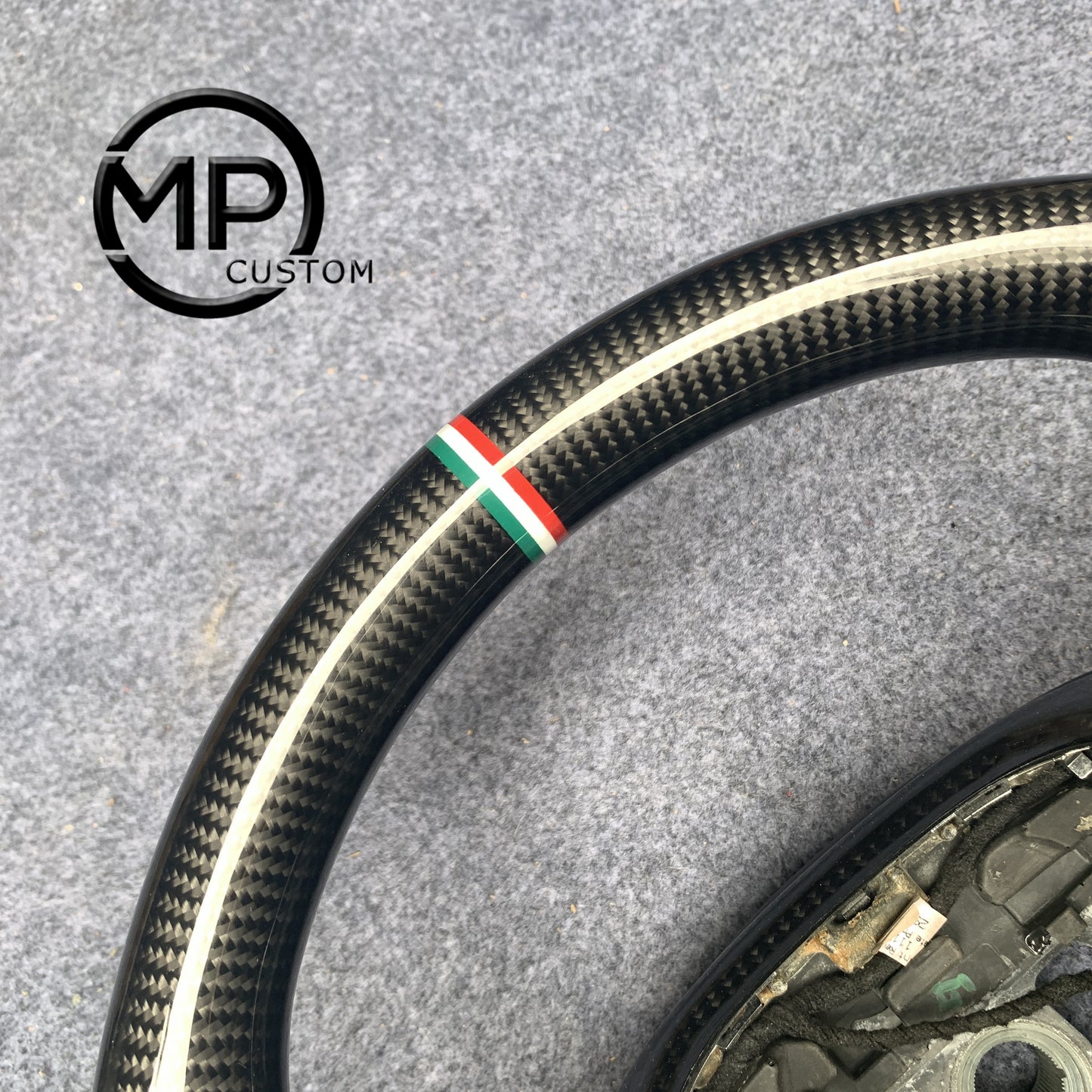MPCUSTOM Fit For MASERATI GHIBLI M157 2014-2019/Quattroporte GTS 2013-2019 carbon fiber steering wheel black perforated leather Italian tricolor center line