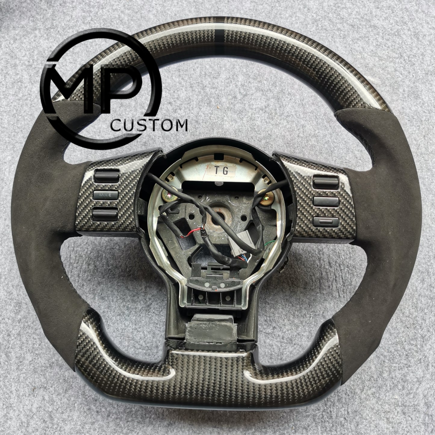 MPCUSTOM Fit For Infiniti G35 2003-2008/Nissan 350Z/Z33 2002-2009 gloss carbon fiber steering wheel black Alcantara  black line