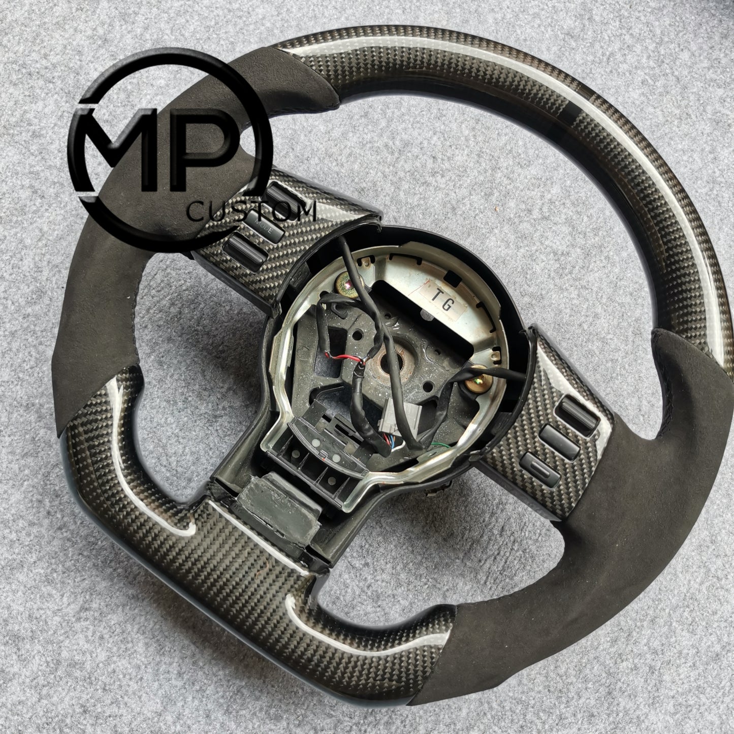 MPCUSTOM Fit For Infiniti G35 2003-2008/Nissan 350Z/Z33 2002-2009 gloss carbon fiber steering wheel black Alcantara  black line