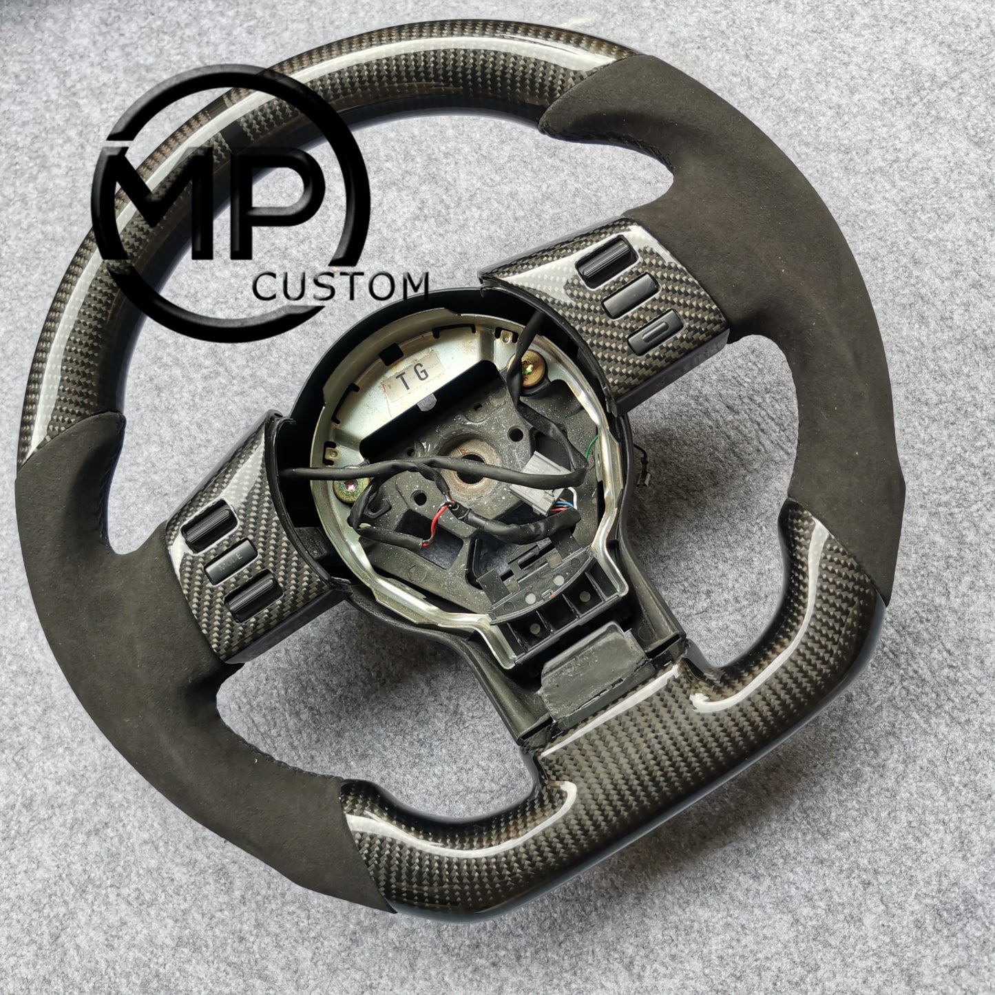 MPCUSTOM Fit For Infiniti G35 2003-2008/Nissan 350Z/Z33 2002-2009 gloss carbon fiber steering wheel black Alcantara  black line