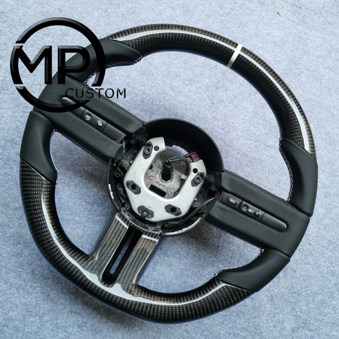 MPCUSTOM Fit For Ford mustang 2005-2009 carbon fiber steering wheel black smooth leather white center line