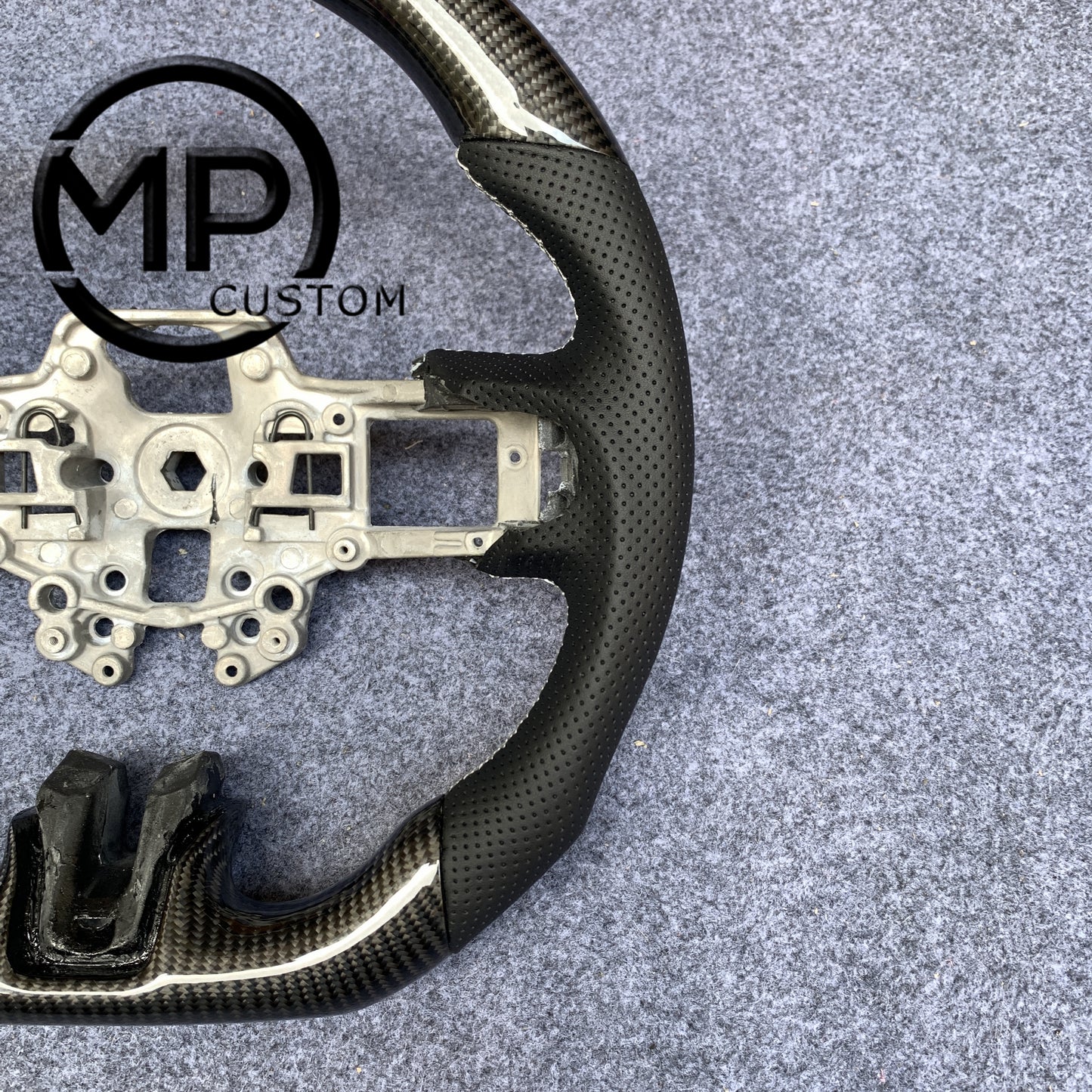 MPCUSTOM Fit For Ford mustang GT 2015-2017 gloss carbon fiber steering wheel black perforated leather white center line