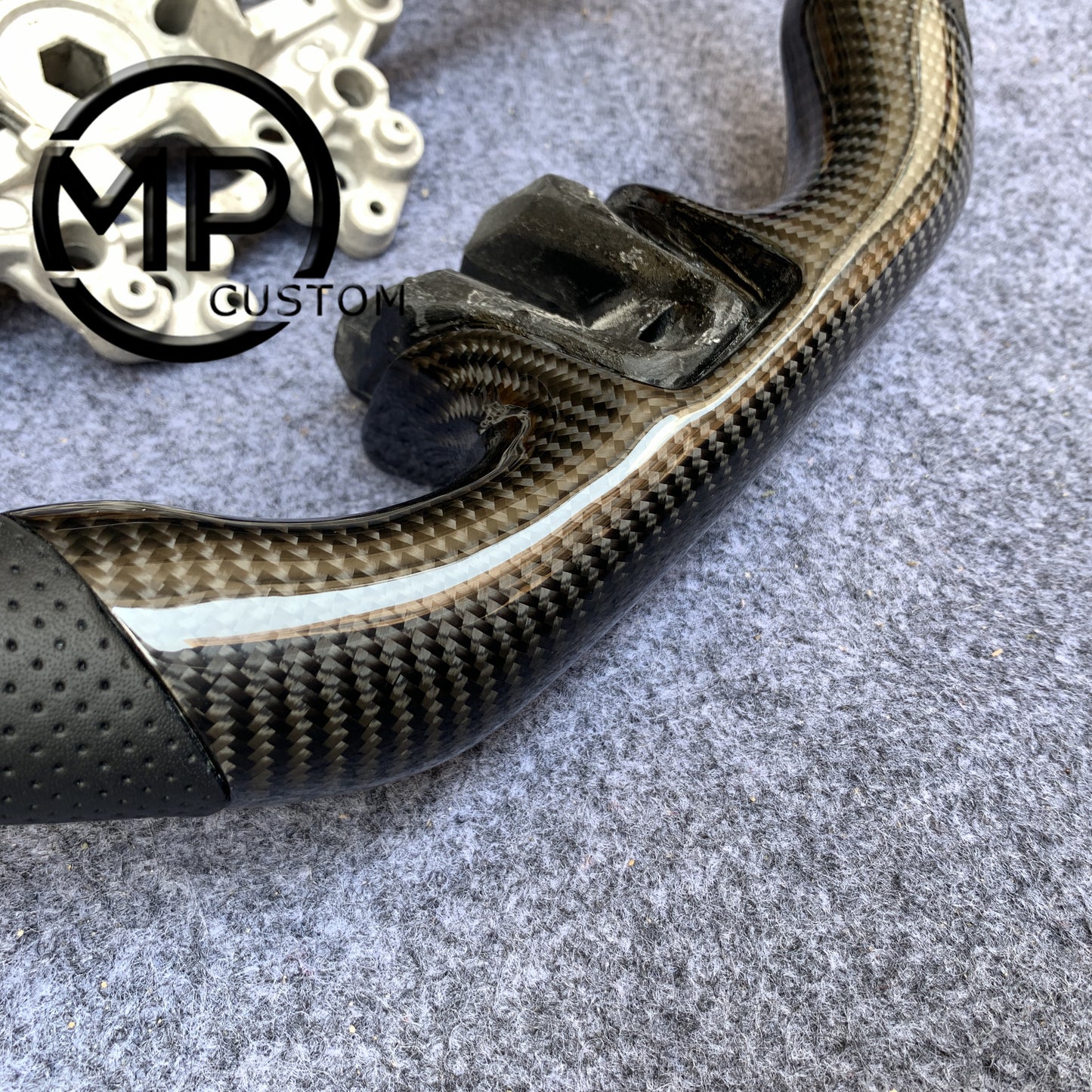 MPCUSTOM Fit For Ford mustang GT 2015-2017 gloss carbon fiber steering wheel black perforated leather red center line