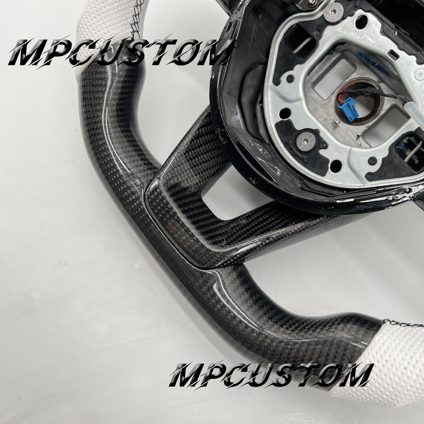 Mpcustom for Mercedes Benz 808AMG /W205 AMG carbon fiber steering wheel round top and white stripe line