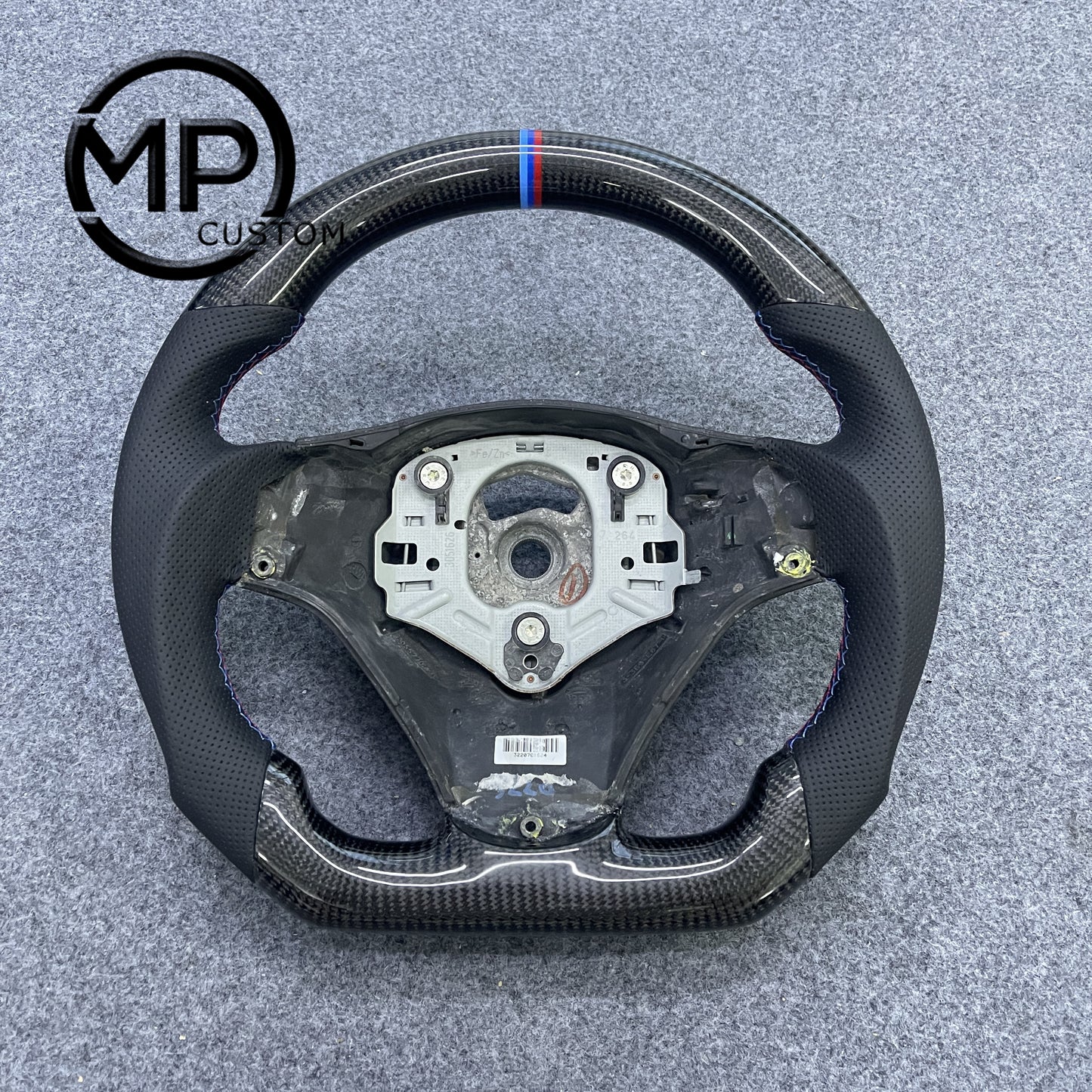 MPCUSTOM Fit For BMW X1 E84/1 Series E81 E82 E87 E88 2008-2013/3 Series E90 E91 E92 E93 2006-2011/M3 E90 E92 E93 2008-2013 carbon fiber steering wheel black perforated leather white center line