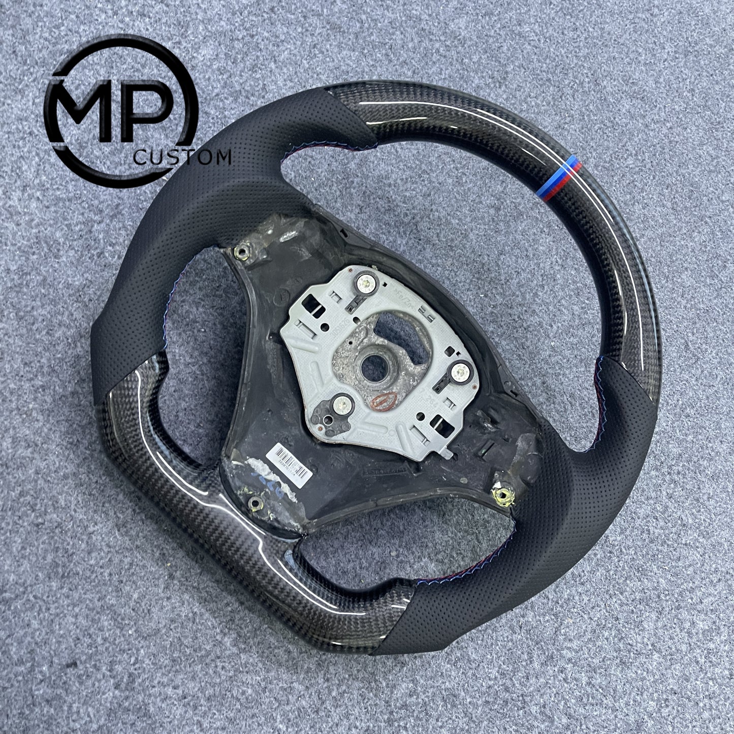MPCUSTOM Fit For BMW X1 E84/1 Series E81 E82 E87 E88 2008-2013/3 Series E90 E91 E92 E93 2006-2011/M3 E90 E92 E93 2008-2013 carbon fiber steering wheel black perforated leather white center line