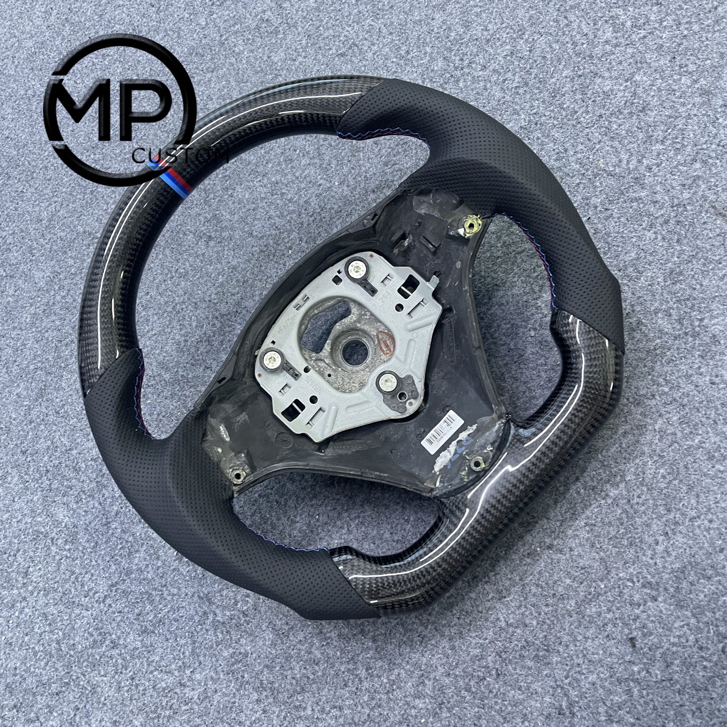 MPCUSTOM Fit For BMW X1 E84/1 Series E81 E82 E87 E88 2008-2013/3 Series E90 E91 E92 E93 2006-2011/M3 E90 E92 E93 2008-2013 carbon fiber steering wheel black perforated leather white center line