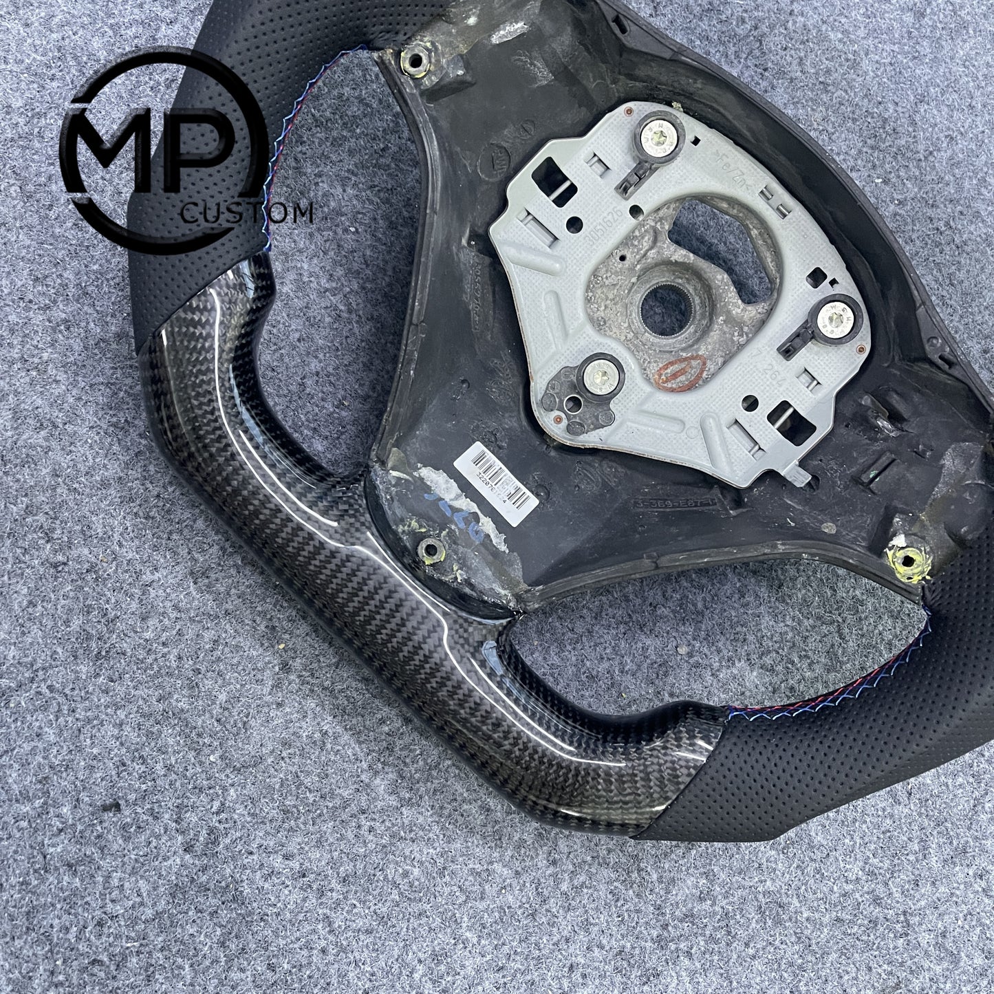 MPCUSTOM Fit For BMW X1 E84/1 Series E81 E82 E87 E88 2008-2013/3 Series E90 E91 E92 E93 2006-2011/M3 E90 E92 E93 2008-2013 carbon fiber steering wheel black perforated leather white center line