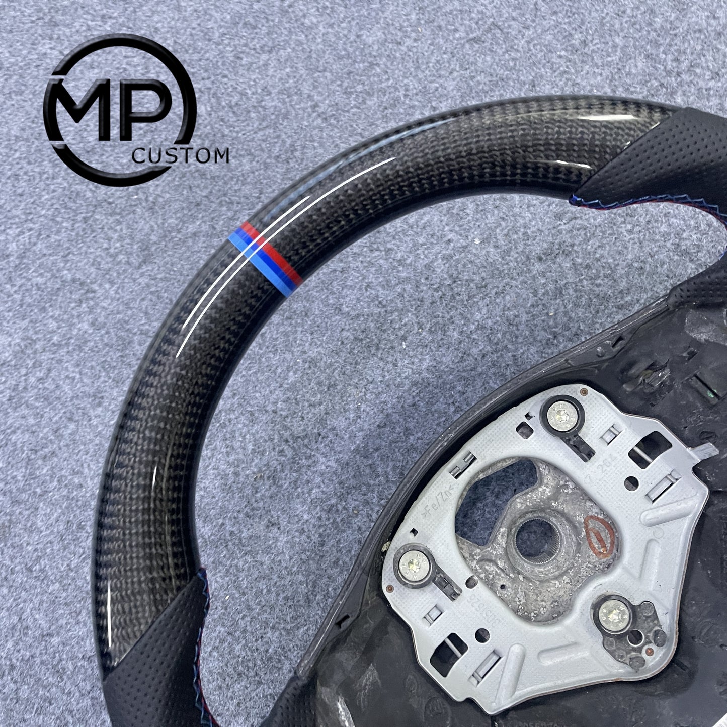 MPCUSTOM Fit For BMW X1 E84/1 Series E81 E82 E87 E88 2008-2013/3 Series E90 E91 E92 E93 2006-2011/M3 E90 E92 E93 2008-2013 carbon fiber steering wheel black perforated leather white center line