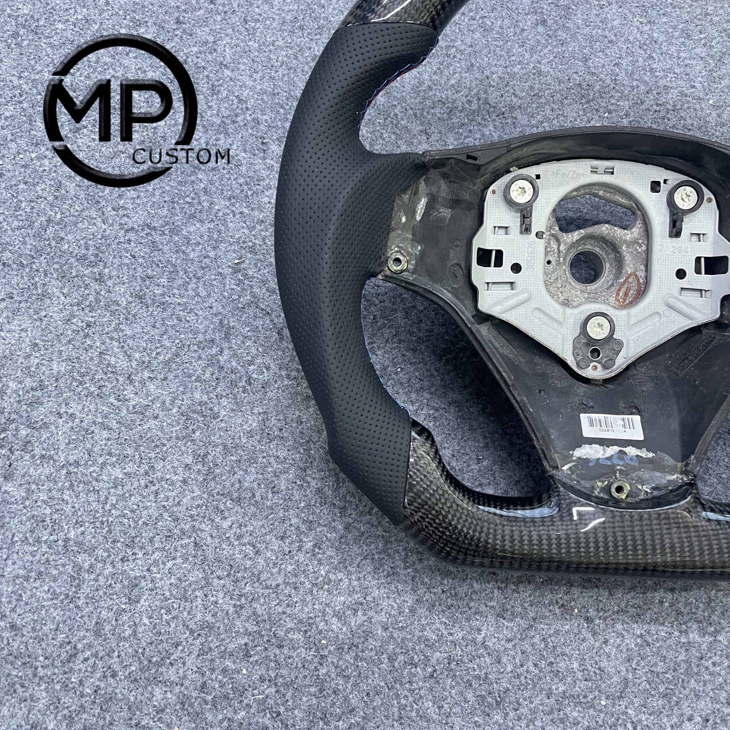 MPCUSTOM Fit For BMW X1 E84/1 Series E81 E82 E87 E88 2008-2013/3 Series E90 E91 E92 E93 2006-2011/M3 E90 E92 E93 2008-2013 carbon fiber steering wheel black perforated leather white center line