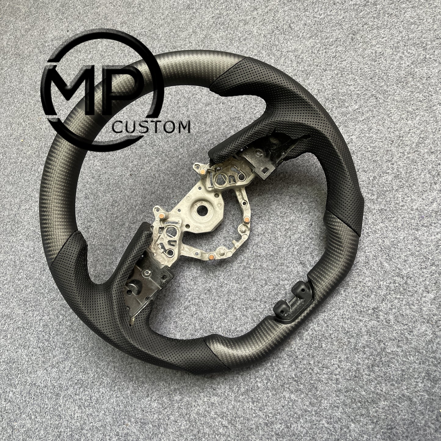 MPCUSTOM Fit For NISSAN GTR R35 2017-2024 matte carbon fiber steering wheel black perforated leather black line）