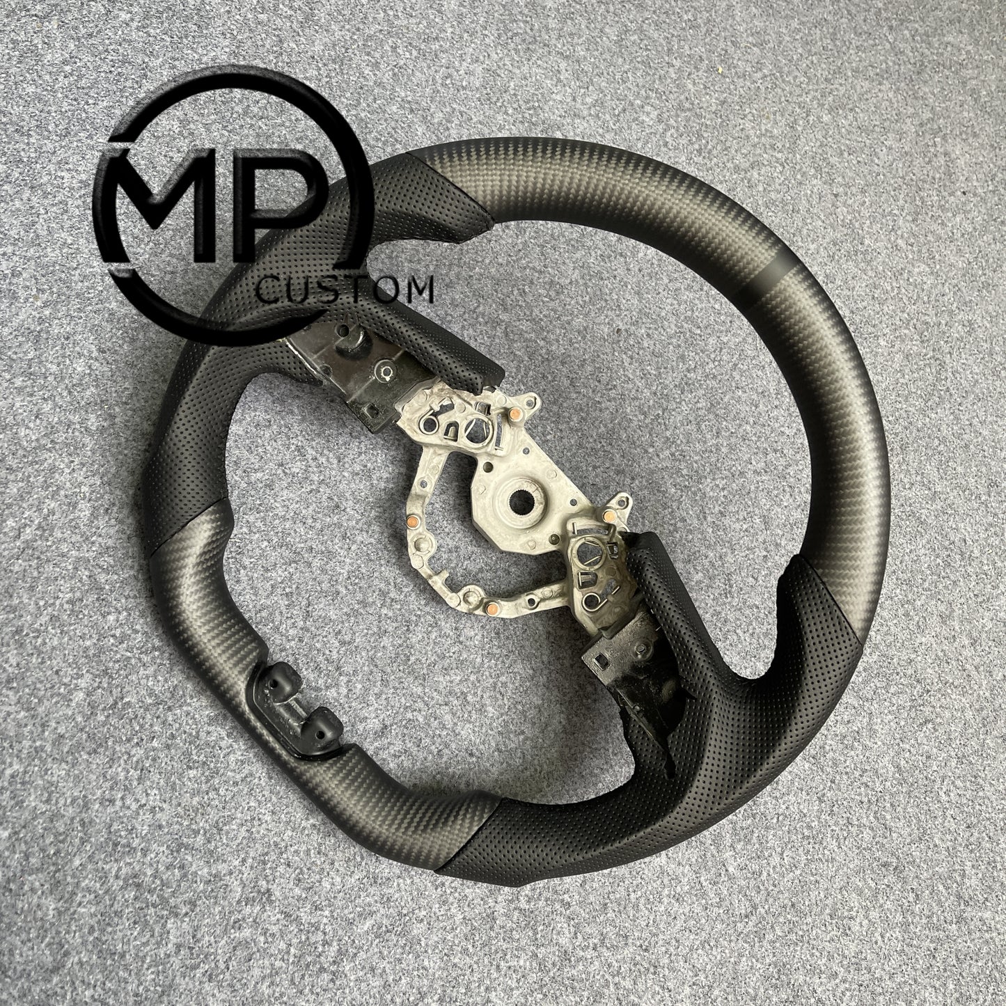 MPCUSTOM Fit For NISSAN GTR R35 2017-2024 matte carbon fiber steering wheel black perforated leather black line）