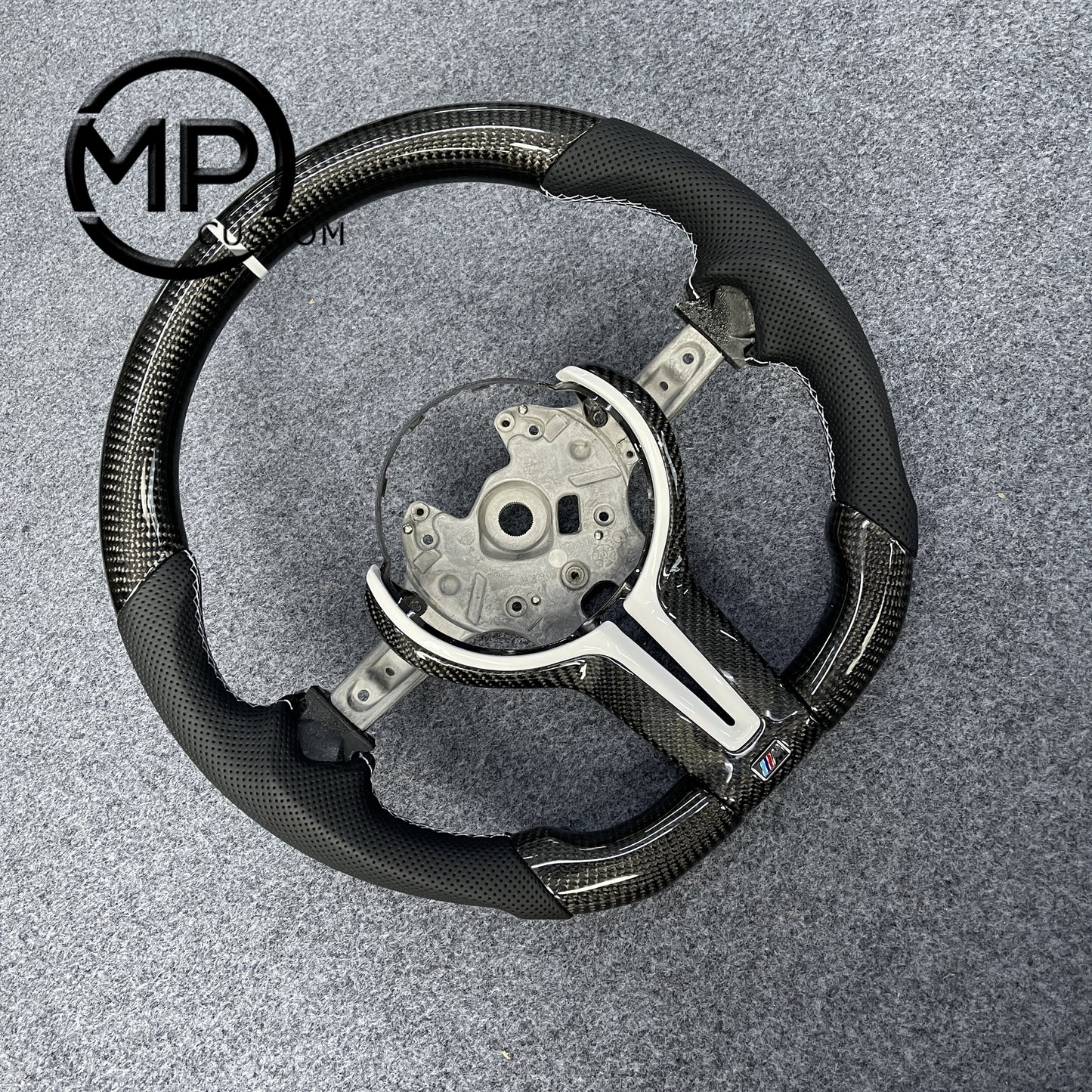 MPCUSTOM Fit For BMW M Sport F30 F31 F34 F10 F11 F07 / F12 F13 F06 X3 F25 X4 F26 X5 F15 M50d X6 F16 M50d F20 F21 M135i M140i F45 F46 F22 F23 M235i M240i F32 F33 F36 X1 F48 X2 F39 carbon fiber steering wheel black perforated leather white center line