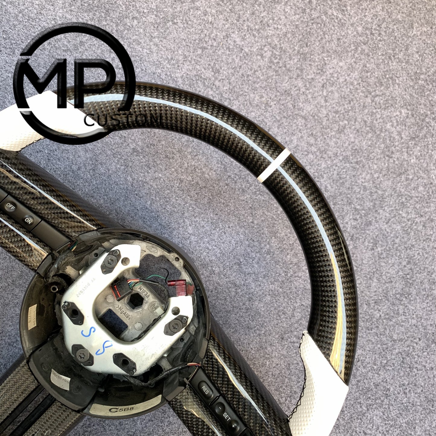 MPCUSTOM Fit For Ford mustang 2005-2009 carbon fiber steering wheel white perforated leather white center line