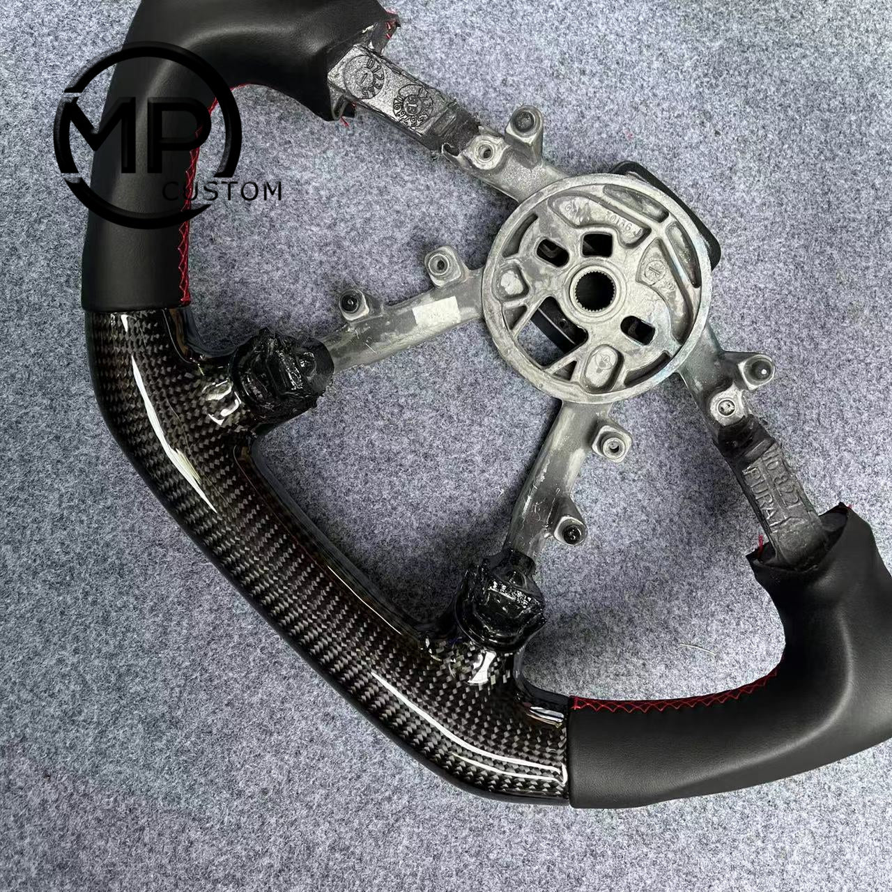 MPCUSTOM Fit For  Chevrolet Corvette C5 carbon fiber steering wheel black smooth leather red center line